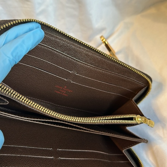 EUC:Louis Vuitton Zippy Damier Ebene Wallet: lots of room for your cards/cash:❤️ - Picture 6 of 8